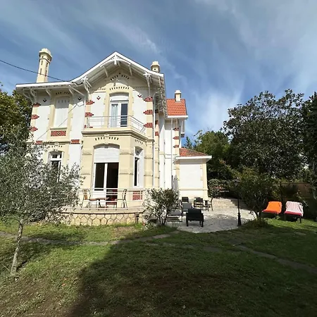 Villa Ycee Ondo Située Au Coeur D'arcachon à 200m De La Pour 14 Pers *