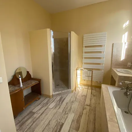 Magnifique Familiale Avec Jardin, Parking Prive, Proche Plages, Commerces, Gare, Jusqu'a 12 Pers *