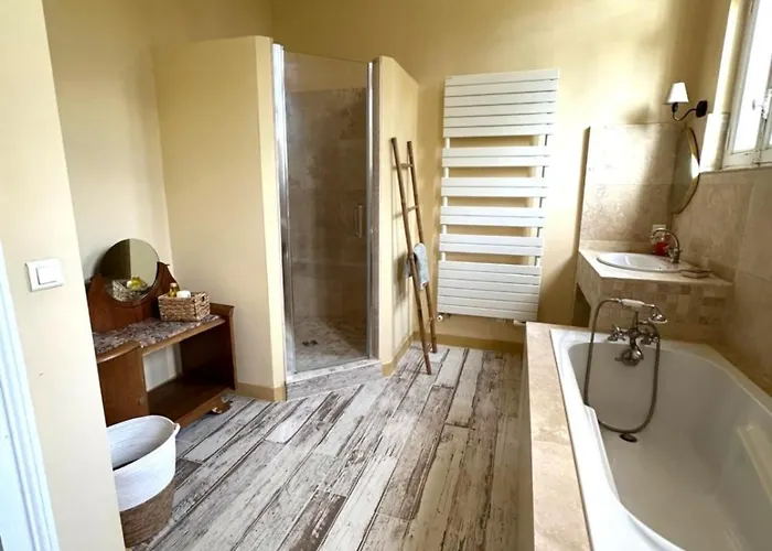 Magnifique Familiale Avec Jardin, Parking Prive, Proche Plages, Commerces, Gare, Jusqu'a 12 Pers Villa